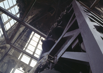 834871 Afbeelding van de klokkenstoel met het carillon van de Domtoren te Utrecht.